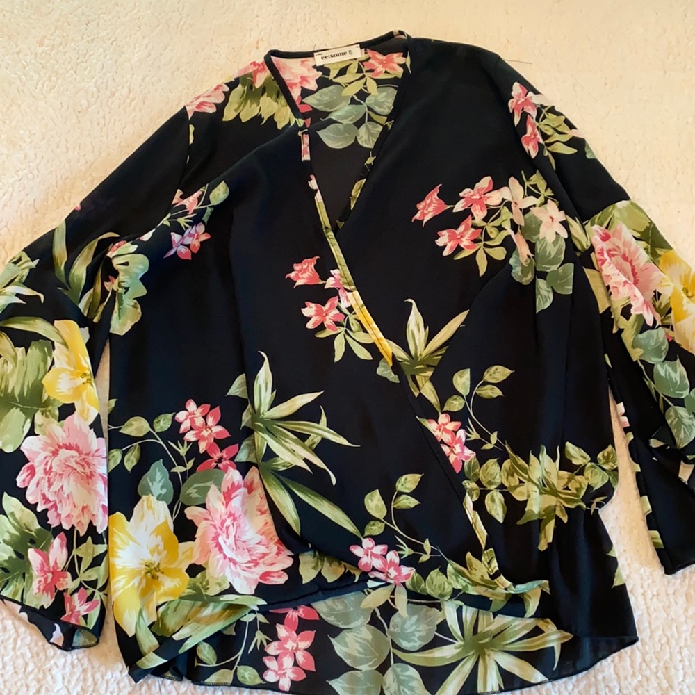 Ee:some Black Blouse with Floral Pattern Criss Cross Front Size Medium